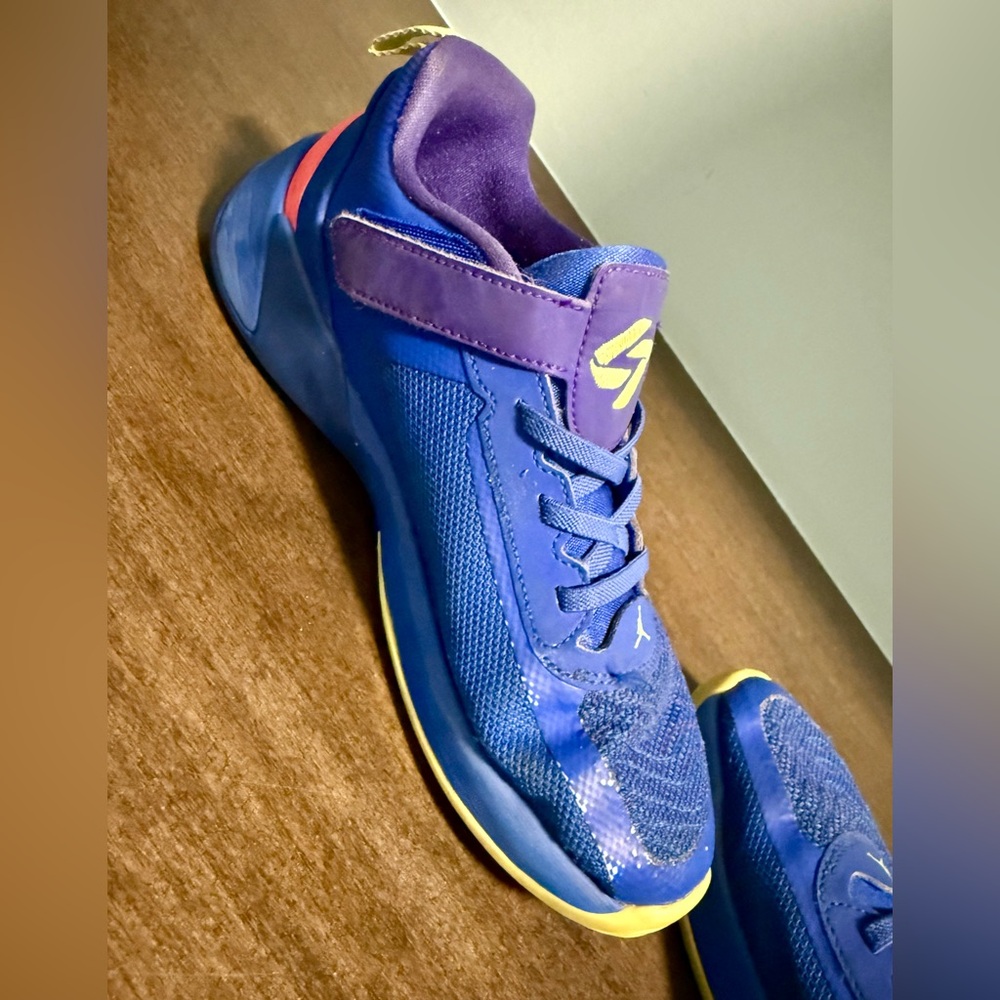 Nike Jordan Luka 1 Unisex Shoes. Size 3 big kid. Gently used. Good condition. - Picture 8 of 10